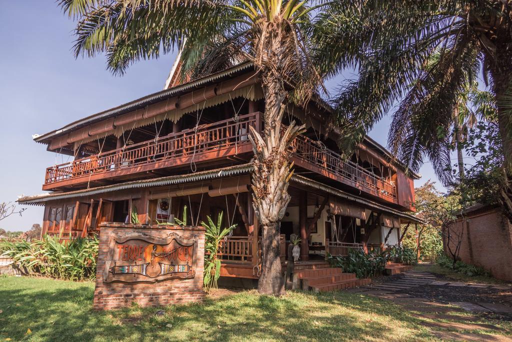 Terres Rouges Lodge Banlung Екстер'єр фото